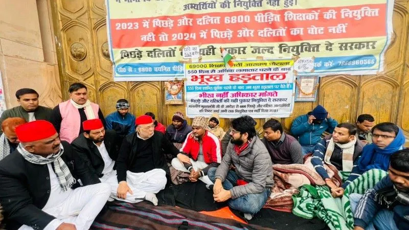 शिक्षक भर्ती : अभर्थियों की भूख हड़ताल छठवें दिन भी जारी, विधायक अरमान और रविदास महरोत्रा ने की मुलाकात