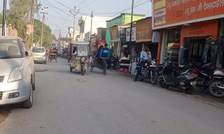 बरेली: कुतुबखाना पुल की अब इस्लामिया रोड पर मार, सहालग में भी मंदी से जूझ रहे हैं दुकानदार