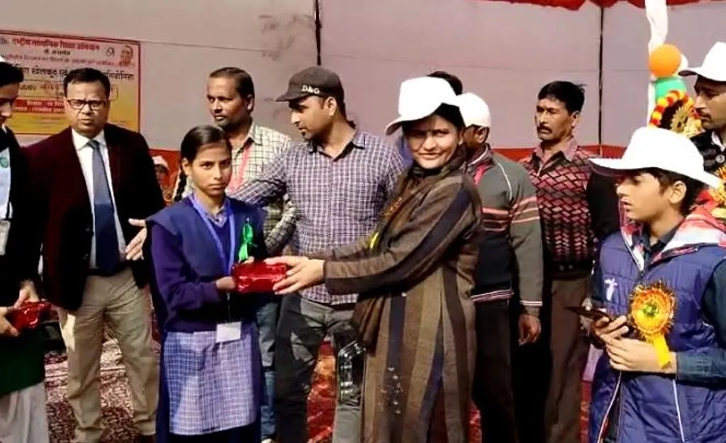 बदायूं: जिला स्तरीय प्रतियोगिताओं में दिव्यांगों ने दिखाई क्षमता, विजेताओं को किया गया सम्मानित