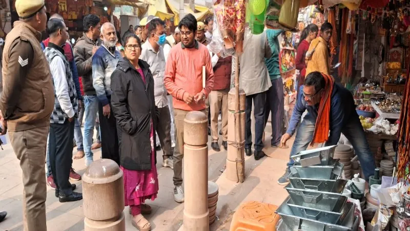 मीरजापुर जिलाधिकारी ने विन्ध्याचल में निर्माणाधीन विन्ध्य कारीडोर का किया निरीक्षण 2