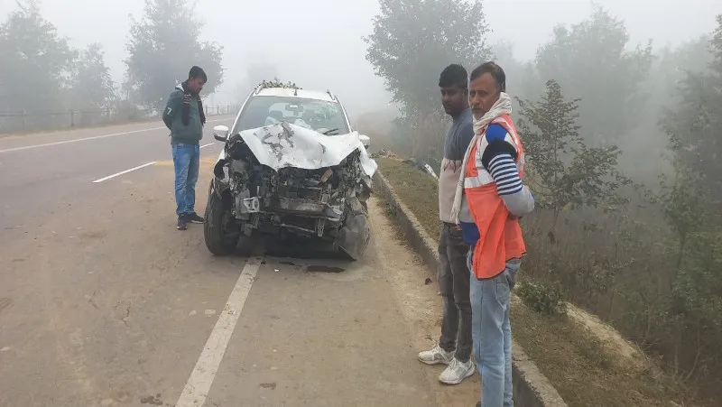 रायबरेली: खनन में लगी ट्रैक्टर ट्राली ने कार को मारी टक्कर, भाई-बहन घायल