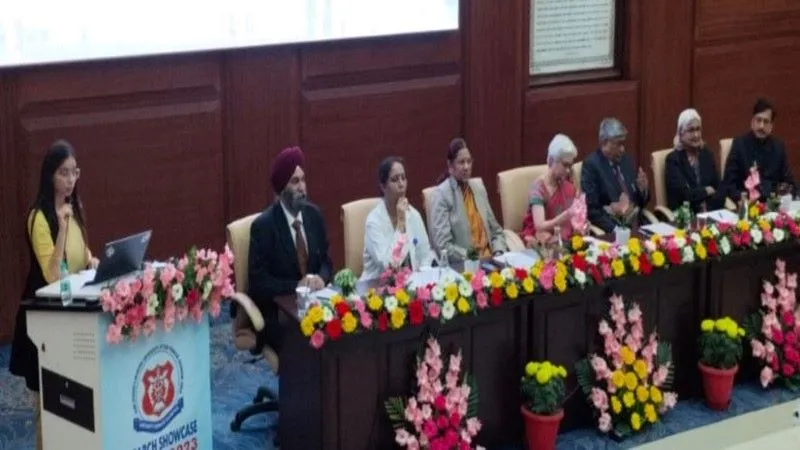 Video : केजीएमयू के रिसर्च शोकेस में बोलीं प्रो.अनीता - बीमारी के इलाज के लिए करें मृत शरीर का दान
