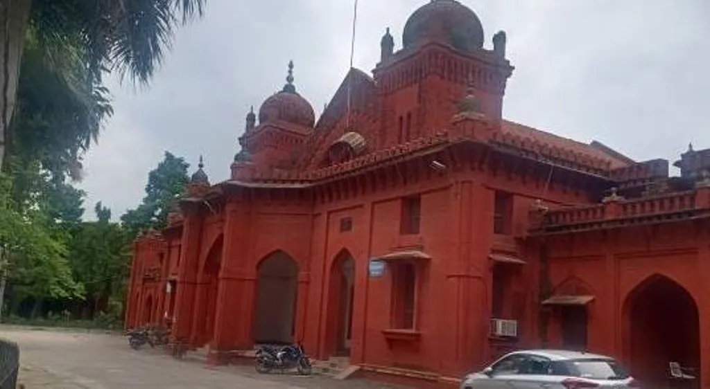 बरेली: मिड टर्म परीक्षा शुरू, प्रथम सेमेस्टर के छात्र परेशान