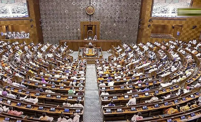 आसन की अवमानना को लेकर लोकसभा के 14 विपक्षी सदस्य पूरे सत्र से निलंबित 
