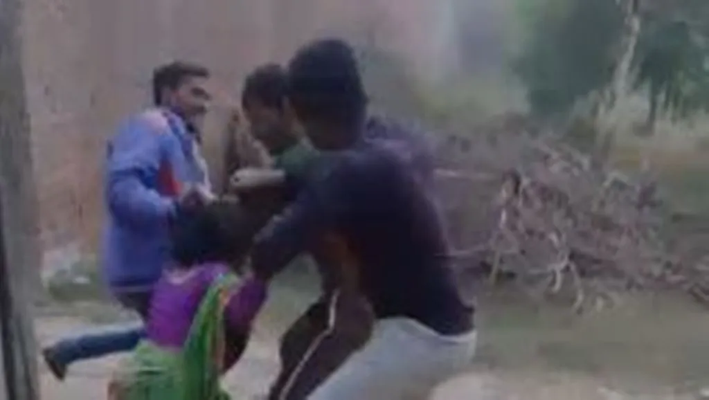 बदायूं: खेत में कूड़ा डालने का आरोप लगाकर विधवा को बेरहमी से पीटा, पीड़िता ने एसएसपी से की शिकायत