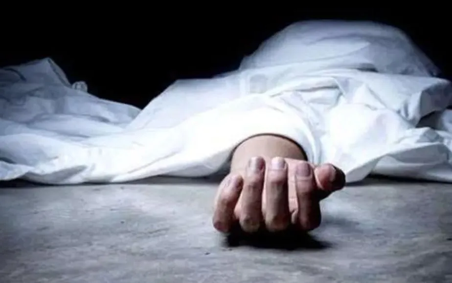 पीलीभीत: ठेके के पास रजवाहा में बेटे का शव देख परिजन के उड़े होश, जताई अनहोनी की आशंका 