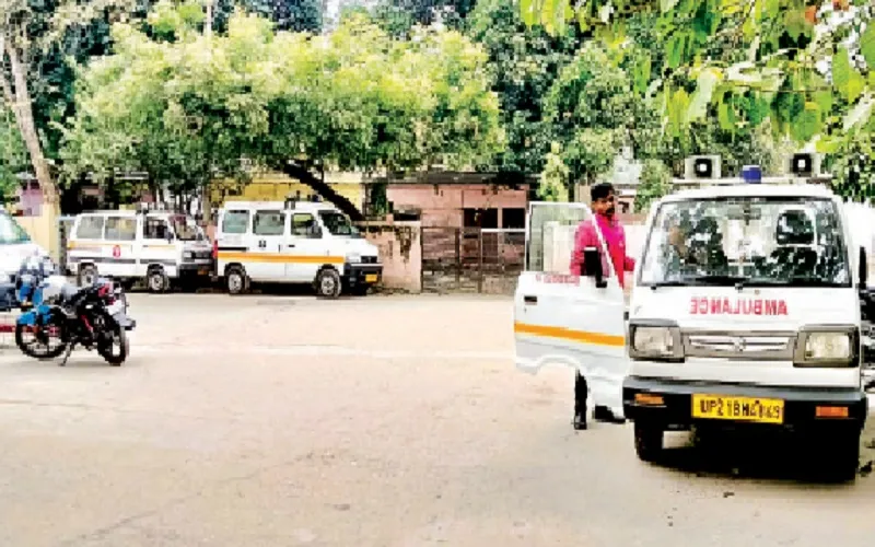 मुरादाबाद : सरकारी पर भारी निजी एंबुलेंस चालक, रेफर होते ही मरीज हाईजैक