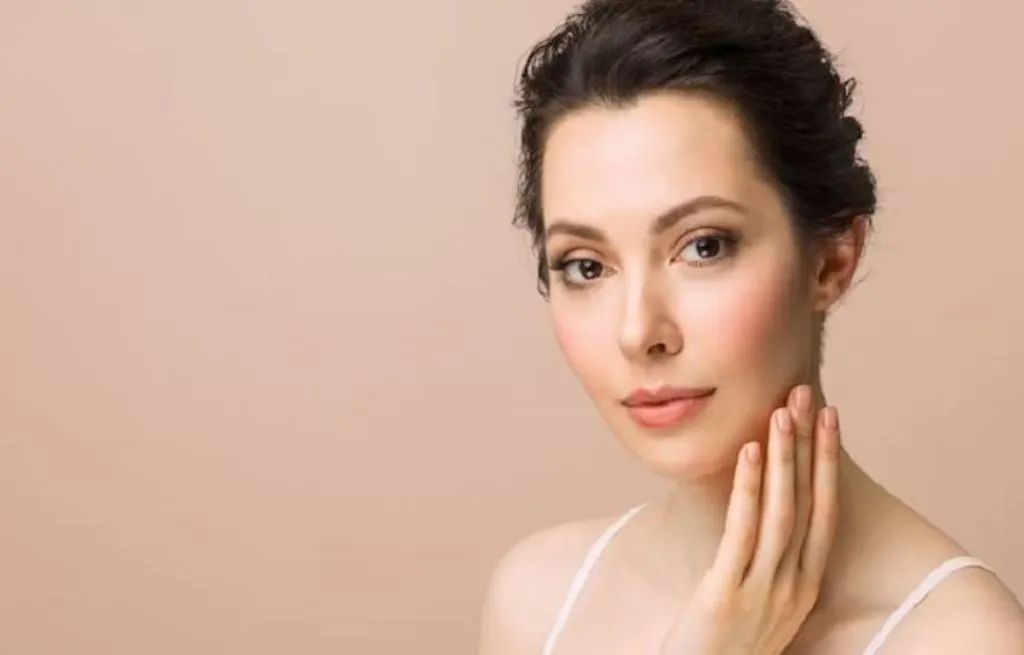 सर्दियों में किचन में मौजूद इन चीजों से धोएं अपना फेस, चेहरे पर आएगा गजब का निखार