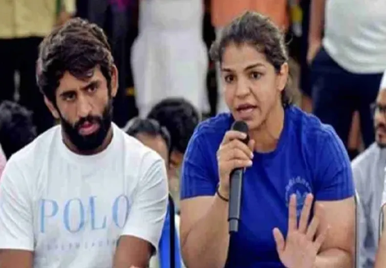 WFI Suspended : कुश्ती संघ सस्पेंड होने पर साक्षी मलिक बोलीं- 'सरकार से कोई लड़ाई नहीं, मुझे महिला पहलवानों की चिंता' 