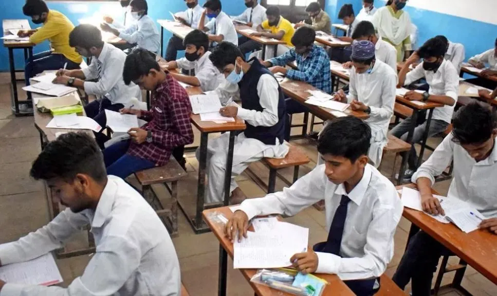 यूपी बोर्ड परीक्षा: वाइस रिकॉर्डर युक्त सीसीटीवी कैमरे की निगरानी में रहेंगी उत्तर पुस्तिका और प्रश्नपत्र