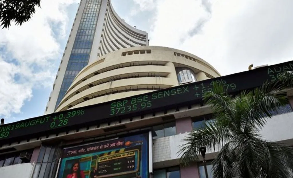 तेजी के साथ हुई शेयर बाजार की शुरुआत, सेंसेक्स शुरुआती कारोबार में 121 अंक मजबूत