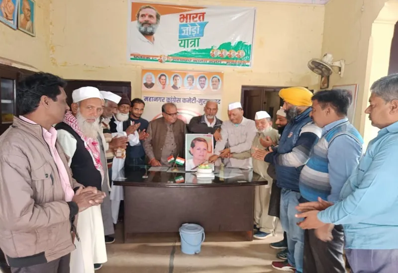 मुरादाबाद : कांग्रेसियों ने पार्टी की पूर्व अध्यक्ष सोनिया गांधी का मनाया जन्मदिन 