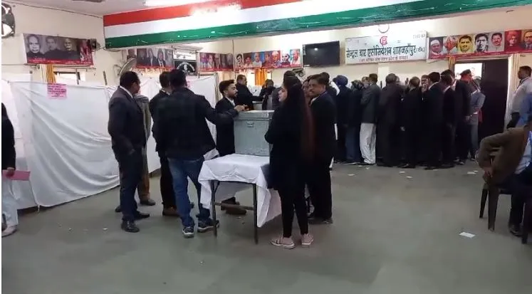 शाहजहांपुर सेंट्रल बार एसोसिएशन का चुनाव जारी, दोपहर तक पड़े 800 वोट