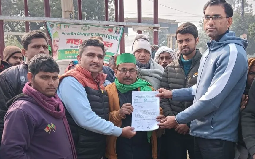 बदायूं: भाकियू चढूनी की मासिक पंचायत में उठा छुट्टा गोवंश का मुद्दा, किसानों ने सौंपा 8 सूत्रीय ज्ञापन