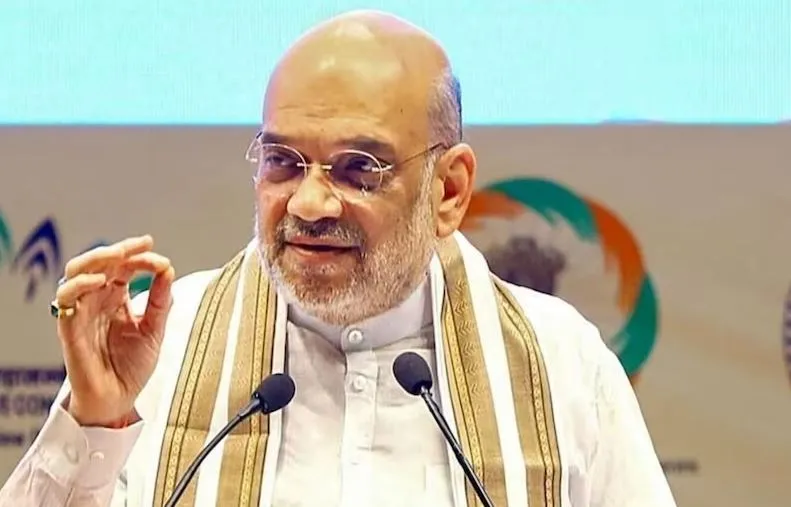 शाह ने वामपंथी उग्रवाद की स्थिति पर की समीक्षा बैठक, बोले- हिंसा की घटनाओं में आई 75% की कमी