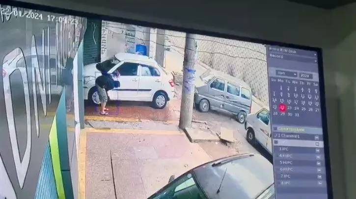 अमरोहा: कार की धुलाई करते समय शख्स की हार्ट अटैक से मौत, घटना CCTV में हुई कैद... देखिए वीडियो