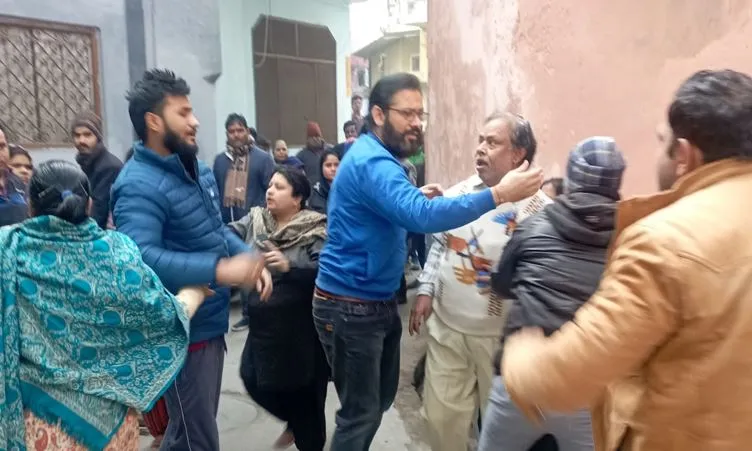 बरेली: गली में गेट लगाने का विरोध करने पर किया हमला, लगाए धार्मिक नारे