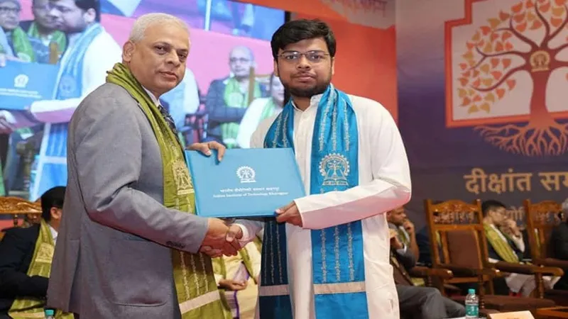 बांदा के लाल ने IIT टॉप कर पाया चालीस लाख का पैकेज, निदेशक ने किया सम्मानित