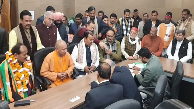 यूपी विधान परिषद उपचुनाव: भाजपा उम्मीदवार दारा सिंह चौहान ने दाखिल किया नामांकन, सीएम योगी भी रहे मौजूद