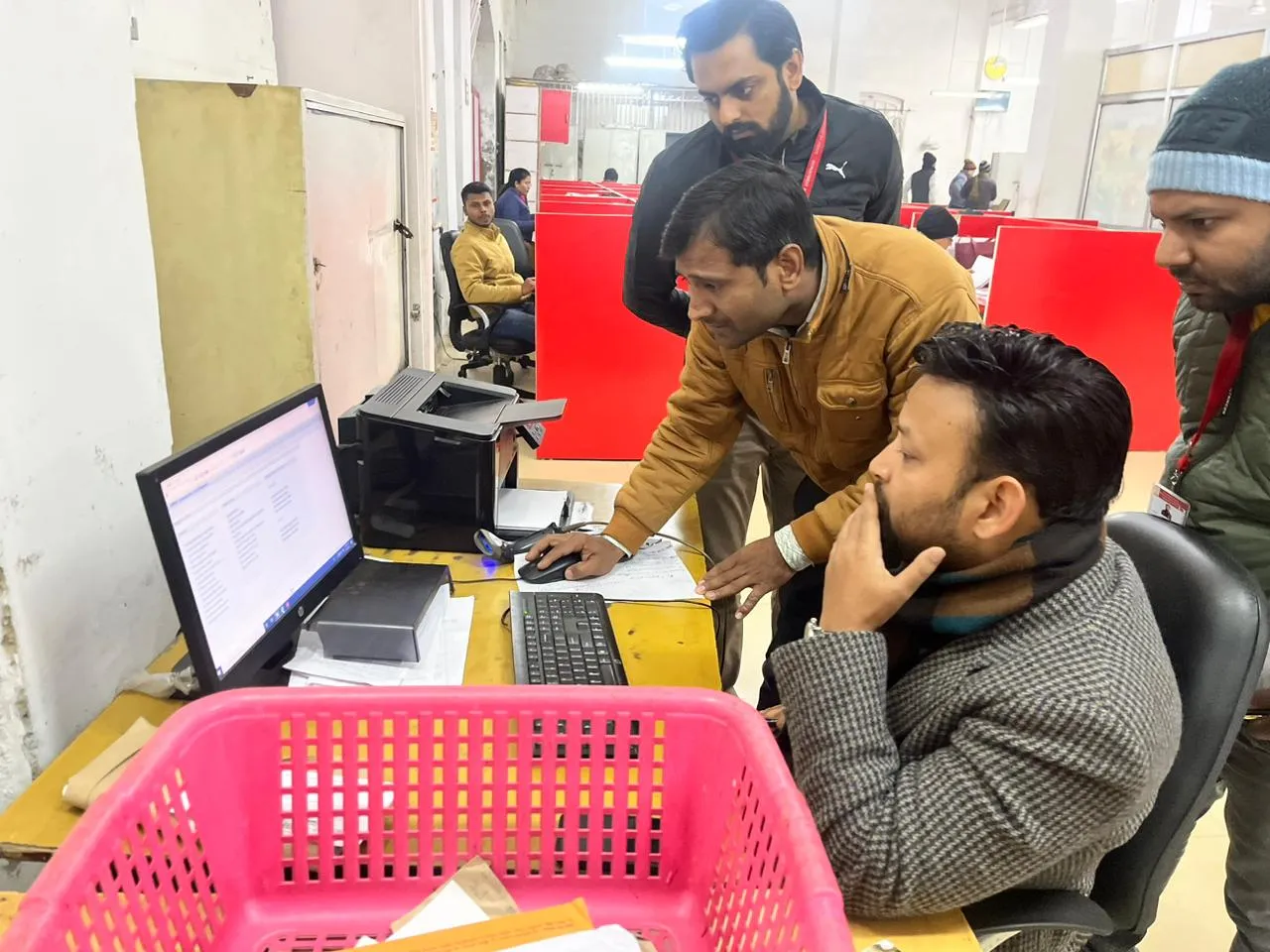 बरेली: आधार बनवाने के लिए उपभोक्ताओं को मिलेगा स्टेशन इंचार्ज का नंबर