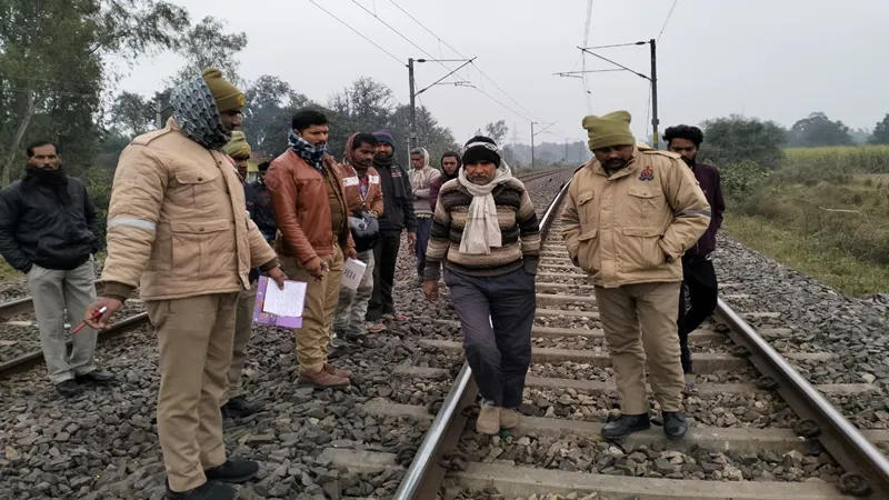 गोंडा: रेलवे ट्रैक पर बैठकर शौच कर रहा था बुजुर्ग, ट्रेन की चपेट में आने से मौत 