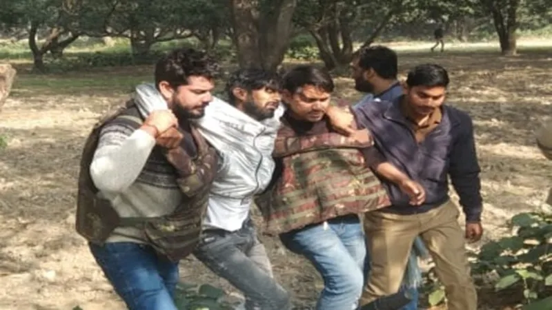 हरदोई: फिरौती मांगने वाला इनामी बदमाश पुलिस मुठभेड़ में गिरफ्तार, कारोबारी का अपहरण कर मांगी थी 20 लाख की फिरौती