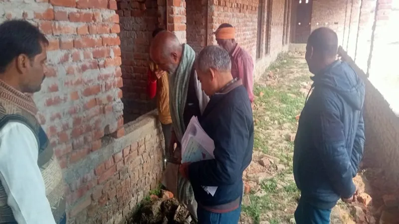 गोंडा: विद्यालय निर्माण में मिली खामियां, बीएसए ने कार्यदायी संस्था सिडको को भेजी नोटिस, दी यह चेतावनी