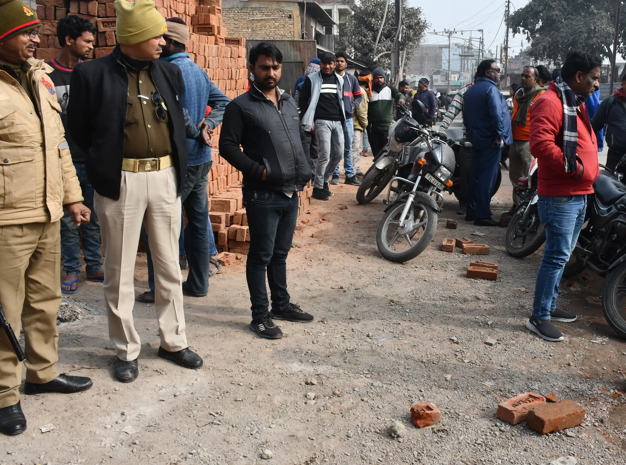 बरेली: ई-रिक्शा और बाइक में टक्कर के बाद किया पथराव, ईंटपजाया चौराहा के पास घटना, रिपोर्ट दर्ज