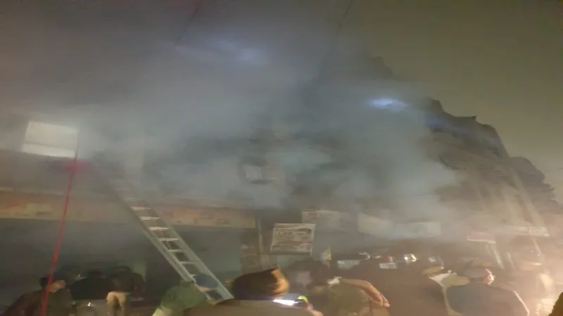 कानपुर: चार मंजिला अपार्टमेंट में शार्ट-सर्किट से लगी भीषण आग, 16 लोग किए गए रेस्क्यू