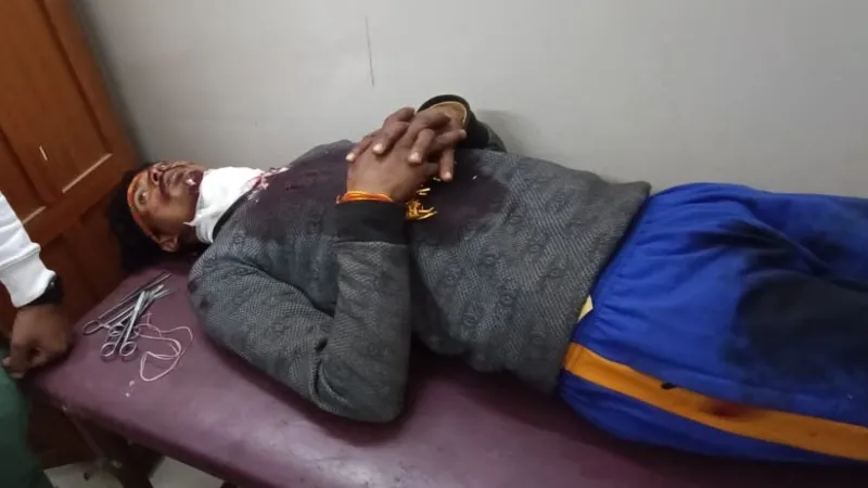 मैहर धाम में प्रयागराज के युवक ने चाकू से रेता अपना गला, हालत नाजुक 