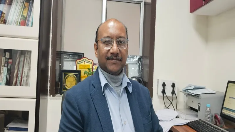 लखनऊ: पैसे के अभाव में न रुके किसी मरीज का इलाज, लोहिया संस्थान के मेडिकोज ने EMI योजना की दी सलाह