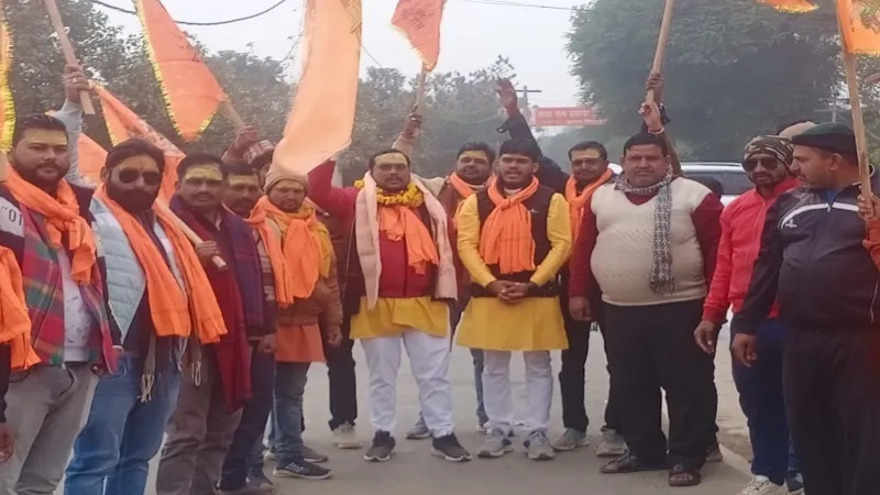 बहराइच : पैदल राम नगरी भक्तों संग रवाना हुए समाजसेवी, कई जगह हुआ स्वागत  