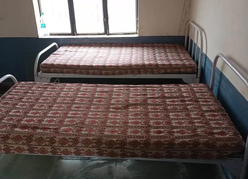 बरेली: जिला अस्पताल के रैन बसेरों में व्यवस्थाएं चाक चौबंद, महिला अस्पताल में बेड न बैठने को कुर्सियां