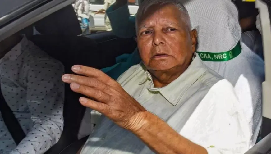 ईडी दफ्तर पहुंचे लालू यादव, जमीन के बदले नौकरी घोटाला मामले में हुई पूछताछ