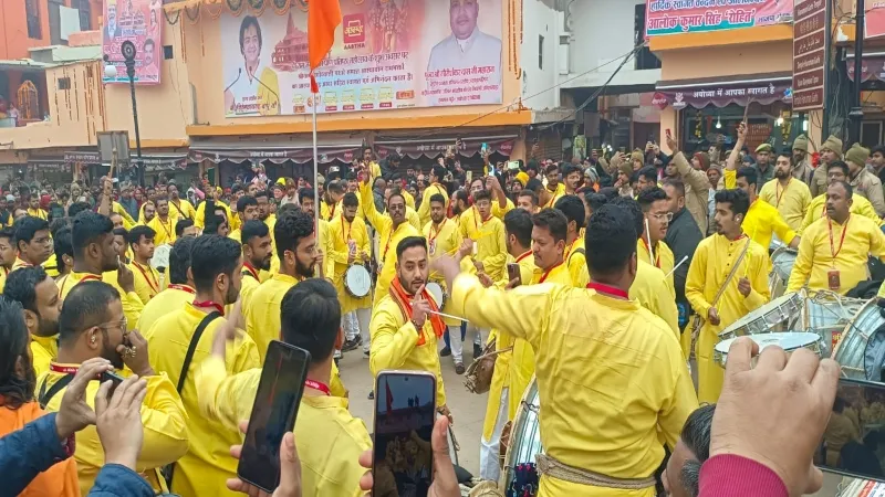 अयोध्या में ढोल-ताशों और ध्वज के साथ राम पथिक के सदस्यों ने दी भावपूर्ण प्रस्तुति, देखिये Video 
