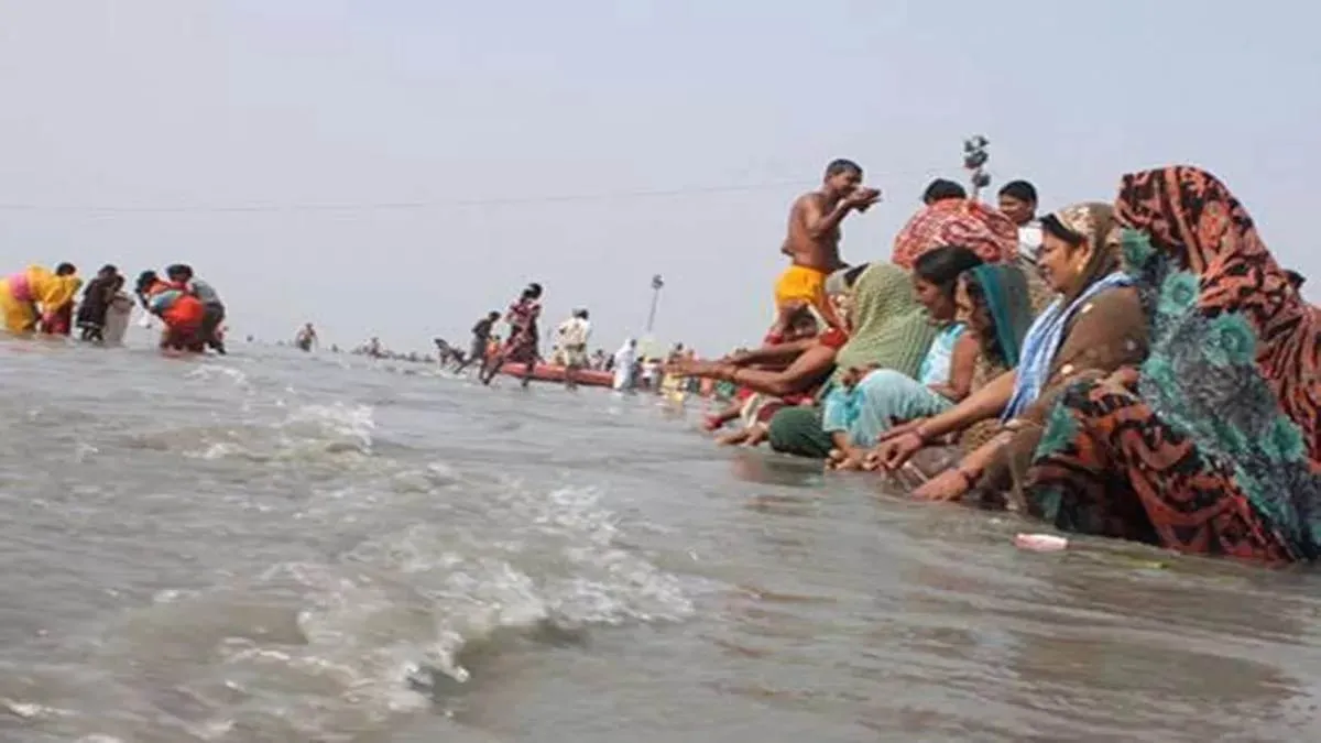 मकर संक्रांति के अवसर पर गंगासागर में करीब एक करोड़ तीर्थयात्रियों ने लगाई डुबकी 