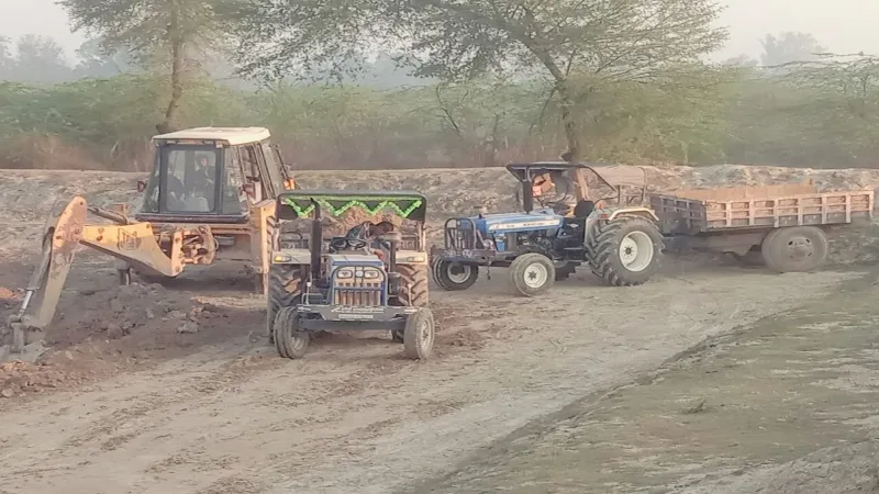 अमेठी : डेढ़ वर्ष से मनरेगा के तहत हो रहा कोरांव तालाब का सौंदर्यीकरण, नहीं पकड़ रही रफ्तार