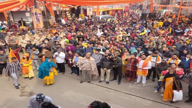 बाराबंकी : सामने थे बजरंगबली, प्राण-प्रतिष्ठा से जुड़ हुए रामलला के दर्शन