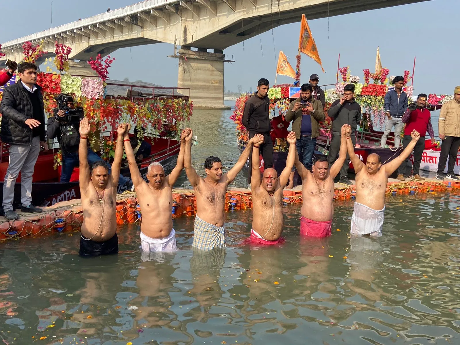 बरेली: प्रदेश अध्यक्ष के साथ जिले के कांग्रेस नेता पहुंचे अयोध्या, किया दर्शन-पूजन