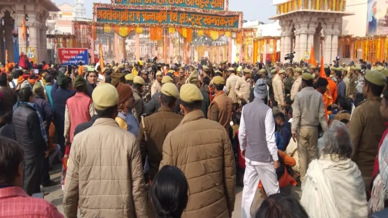 रोके गए श्री रामलला के दर्शन, मंदिर के बाहर मौजूद हैं हजारों श्रद्धालु - Video 