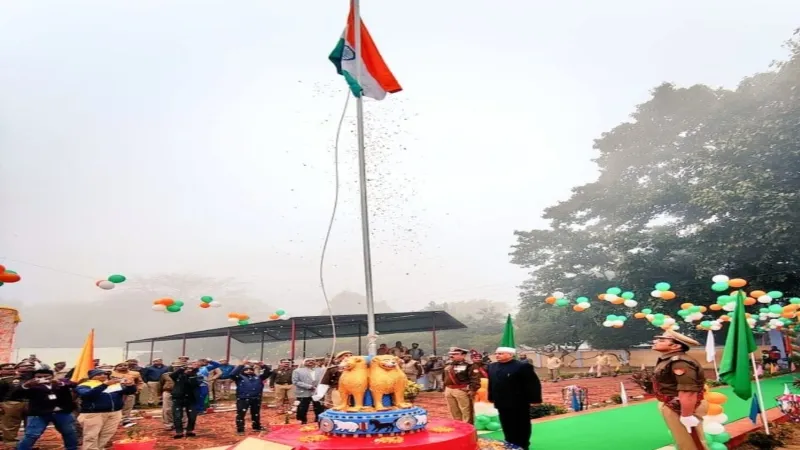 गणतंत्र दिवस : आयुक्त ने ली परेड की सलामी, भारत माता के जयघोष संग शान से लहराया तिरंगा