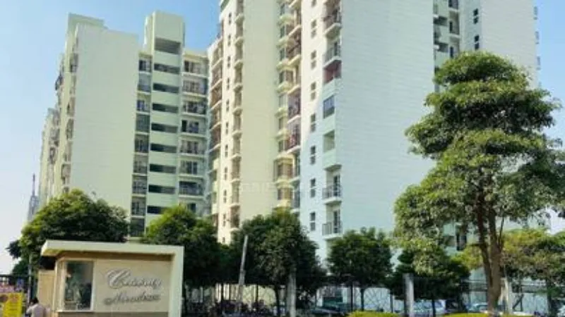 Lucknow news : फ्रेंड के साथ पार्टी कर रही छात्रा की नौवीं मंजिल से गिरकर मौत, हादसा और हत्या में उलझी गुत्थी   