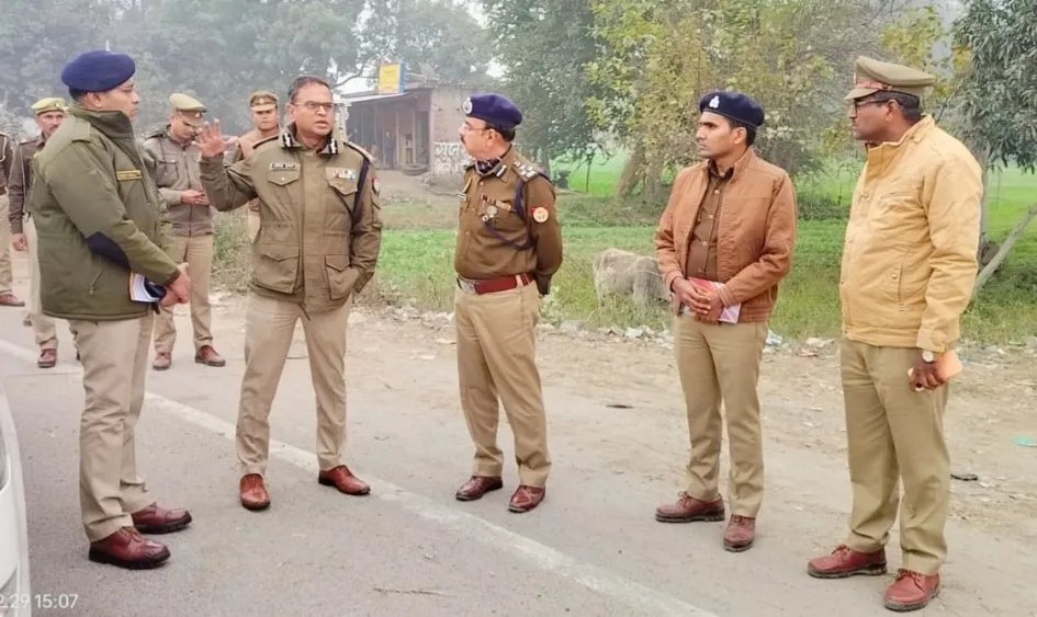 एडीजी गोरखपुर जोन ने अयोध्या बार्डर की सुरक्षा व्यवस्था का लिया जायजा