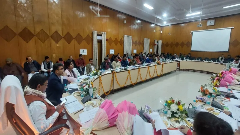 दिशा बैठक : नहरों में टेल तक पानी नहीं पहुंच रहा पानी, छलका जनप्रतिनिधियों का दर्द 