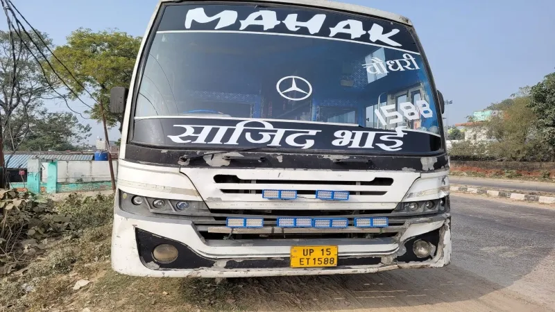 बहराइच : बस में मिला खलासी का शव, चालक और परिचालक फरार - भाई ने हत्या का लगाया आरोप