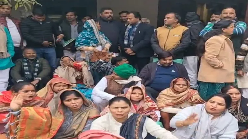 आरोप : बाराबंकी जिला पंचायत बैठक में हंगामा, सदस्यों ने लगाया 53 करोड़ के घोटाले का आरोप 