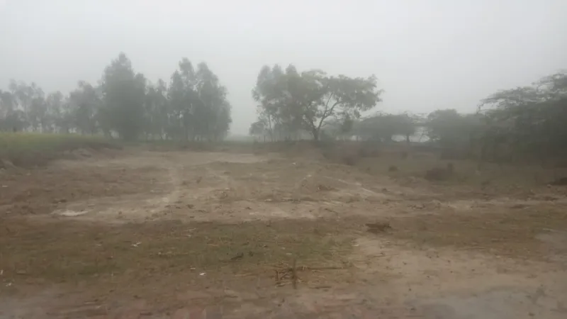 अमेठी : मनरेगा से खोदे गए तालाब को पाटकर किया जा रहा कब्जा, होगी कार्रवाई 