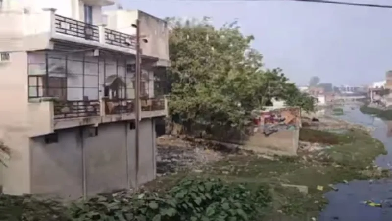 बाराबंकी में 400 घरों पर होगा बुलडोजर एक्शन, प्रशासन ने बनाया है ये बड़ा प्लान  