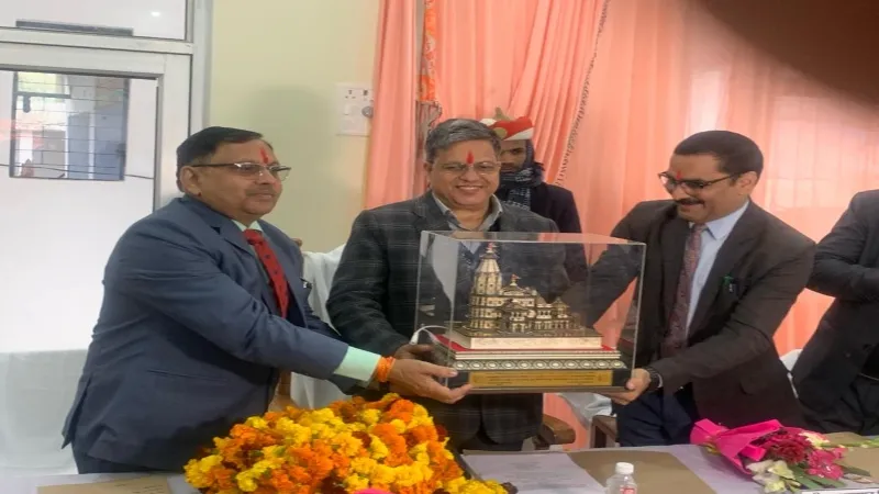 राम लला हैं टाट में, हम सब हैं ठाठ में...              