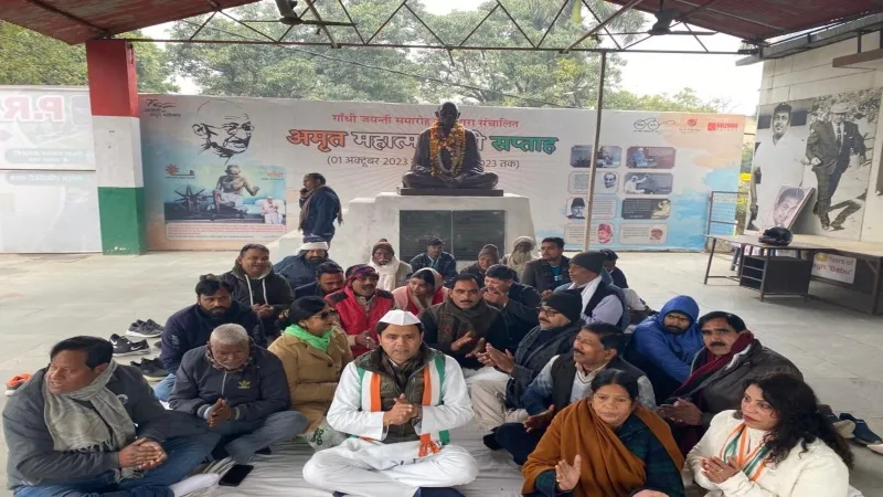 बाराबंकी : अयोध्या में कांग्रेसियों के साथ मारपीट के विरोध में सत्याग्रह